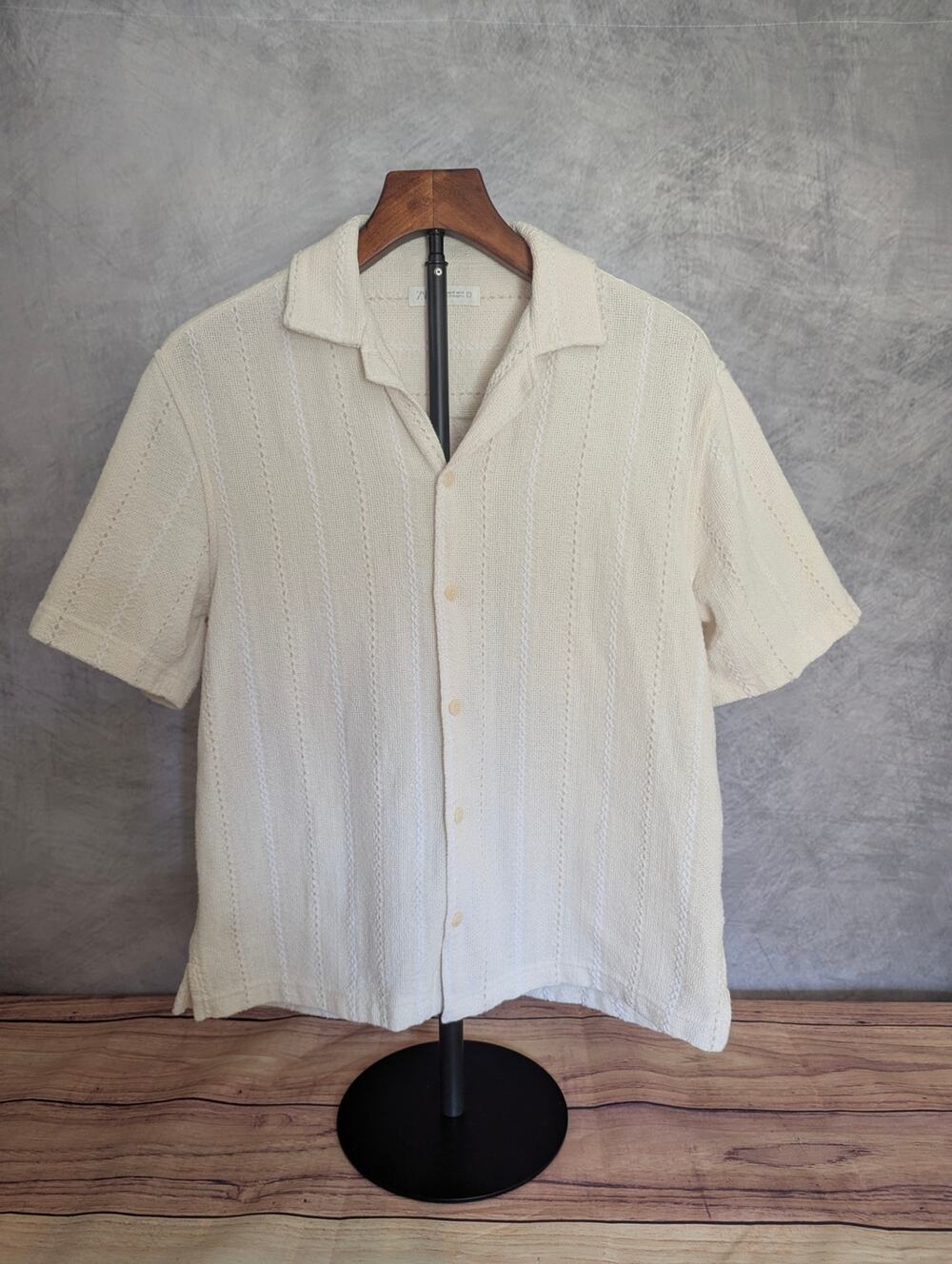 ZARA Men’s Textured Cream Short Sleeve Button-Up Shirt – Size M